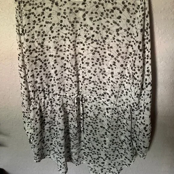 CeCe Floral Blouse (L) - Picture 4 of 5